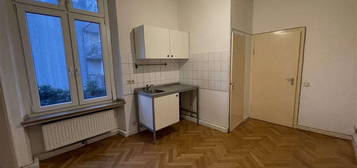 Ab sofort frei! 2-Zi-Altbau-Whg mit Kitchenette