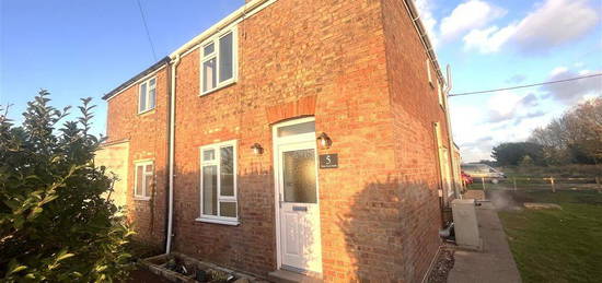 3 bed semi-detached house to rent