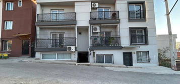 BORNOVA KIZILAY SATILIK DARE 2+1