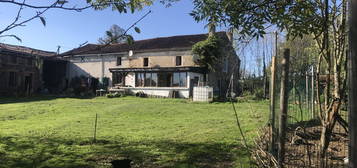 Maison de campagne avec une maison attenante