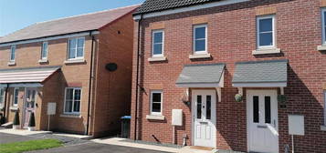 3 bedroom semi-detached house to rent