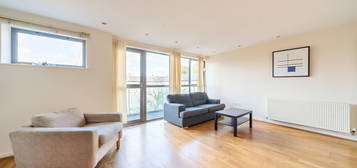 Flat to rent in Varcoe Road, Bermondsey SE16