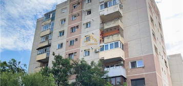 Pret atractiv | Apartament spatios cu 3 camere | Carpati II