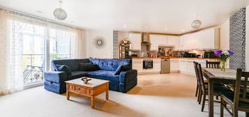 Flat for sale in Ealing Road, Brentford TW8