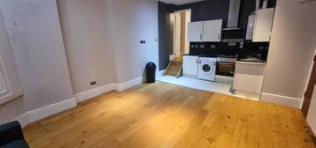 Flat to rent in Hornsey Lane Gardens, London N6