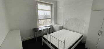 3 bed flat to rent