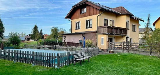 Haus mit 2 Wohneinheiten in sonniger Ruhelage, Garten, beheizbarem Salzwasserpool & 4er-Carport