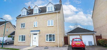 5 bedroom detached house