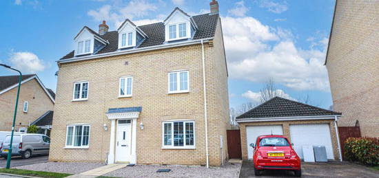 5 bedroom detached house