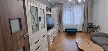 Apartament de vanzare in Tudor cu 3 camere, garaj si pivnita sub bloc