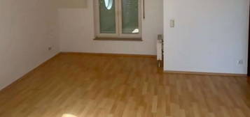 Sofort bezugsfähig! Wohnung im 3. OG mit Balkon und ausbaufähigen DG. Provisionsfrei!