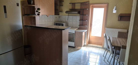 Apartament cu 3 camere în zona Soarelui decomandat cu centrala proprie