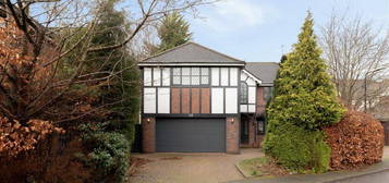 5 bedroom detached house