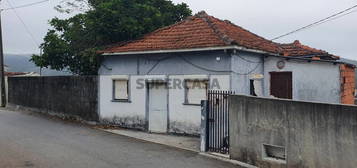 Aos Investidores - Moradia 4 frentes p/recuperar (lote 1000m2)