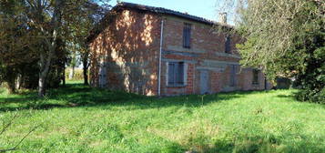 Maison et hangar