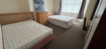 3 bed flat to rent