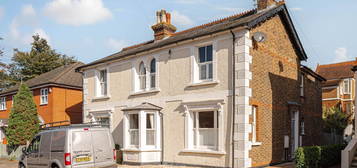 3 bed semi-detached house to rent