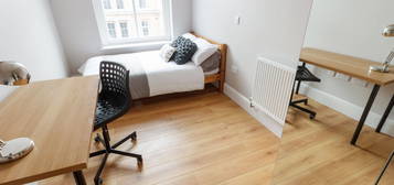 Flat to rent in Hardman Street, Liverpool L1