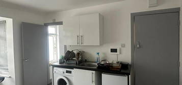 Flat to rent in Eastcote Lane, Harrow HA2