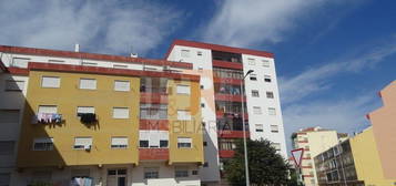 Apartamento Duplex Remodelado T4 situado zona central Amora, Seixal