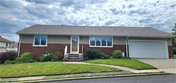 11 Margery Ct, Clifton City, NJ 07013-3423
