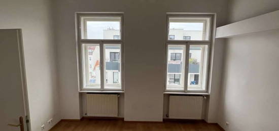 2er-WG möglich / HELLE 85 m² Altbaumiete / 2 Zimmer plus kleines Kabinett / ( Top 50-52 )