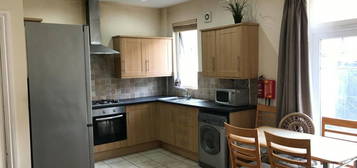 5 bedroom terraced house