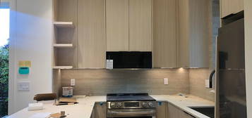 4160 W 8th Ave #3, Vancouver, BC V6R 1Z6