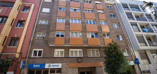 Piso en venta en calle Alfonso III el Magno, 7