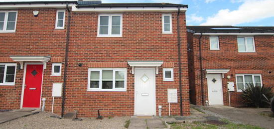 3 bedroom semi-detached house to rent