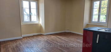 Appartement T3 comprenant une cuisine, salon, 2 chambres. ...