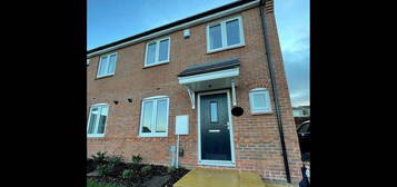 3 bed semi-detached house to rent