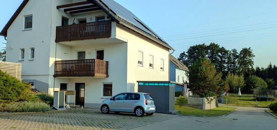 4-Zimmer-Erdgeschosswohnung mit Terrasse, Garten und Stellplätzen