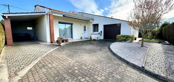 Saint-Jean, Maison T5 de plain-pied + garage et jardin