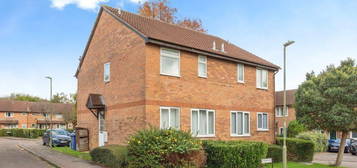 Flat for sale in Moor Pond Close, Bicester OX26