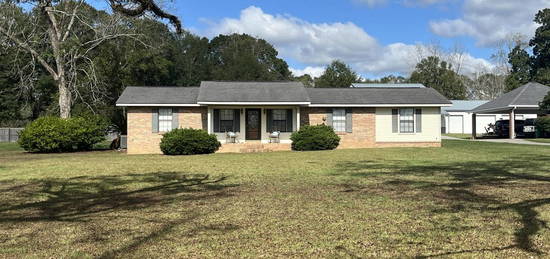 1033 Madsen Ave, Wiggins, MS 39577