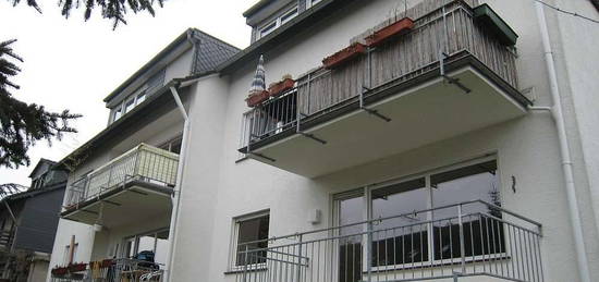 Schöne Wohnung mit 2 Zimmern, Stellplatz und Balkon in Overath-Heiligenhaus