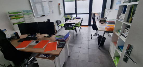 Appartement ou bureau de 22 m² en RDC/ Place de parking