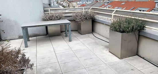 Charmantes Penthouse mit 360° Panoramaterrasse im Servitenviertel