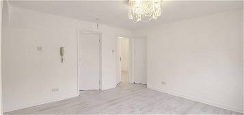 Flat to rent in Sussex Way, Holloway, London N7