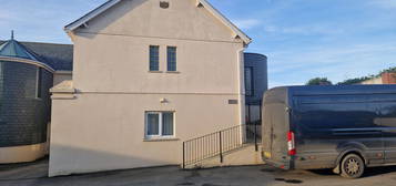 3 bed maisonette to rent