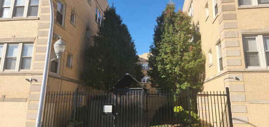 212 Kenneth #3S, Chicago, IL 60657