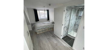 Room to rent in Hermitage Way, Stanmore HA7