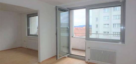 3-Zimmer Wohnung mit Balkon im letzten Liftstock