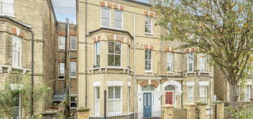 3 bedroom flat for sale