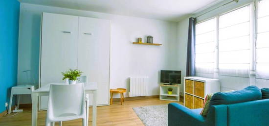 Studio meublé  à louer, 1 pièce, 26 m², Étage 2/–