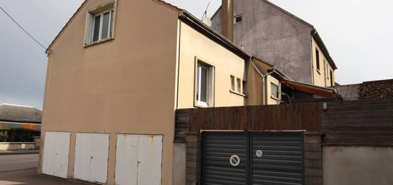 Maison sur sous-sol avec 5 chambres et 4 garages