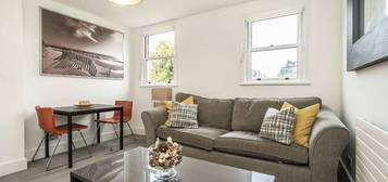 Flat for sale in Holly Road, Twickenham TW1