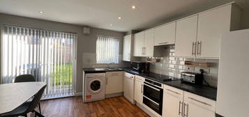 4 bed shared accommodation to rent