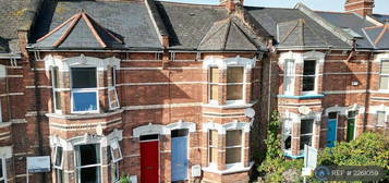 5 bedroom terraced house